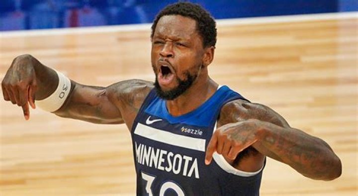 Who is Julius Randle Dating Now?