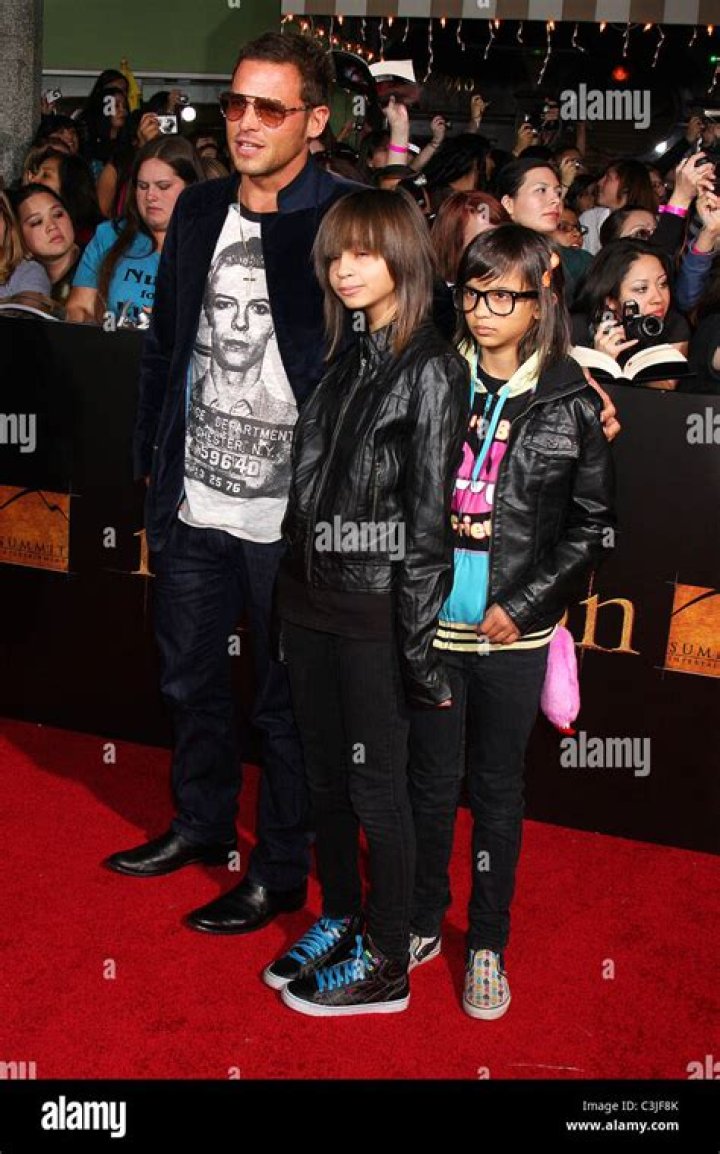 Who is Justin Chambers Dating Now?