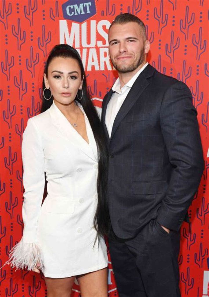 Who is JWoww Dating Now?