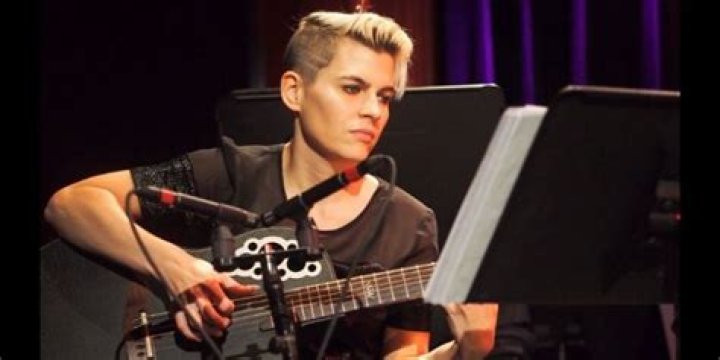 Who is Kaki King Dating Now