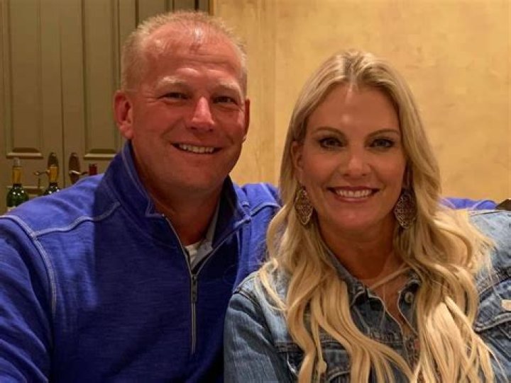 Who is Kalen Bull Dating Now?