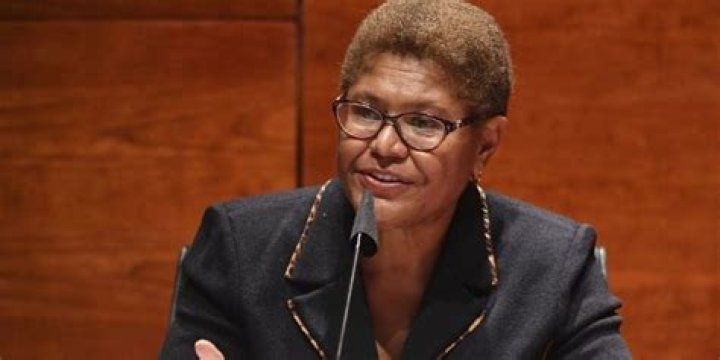 Who is Karen Bass Dating Now?