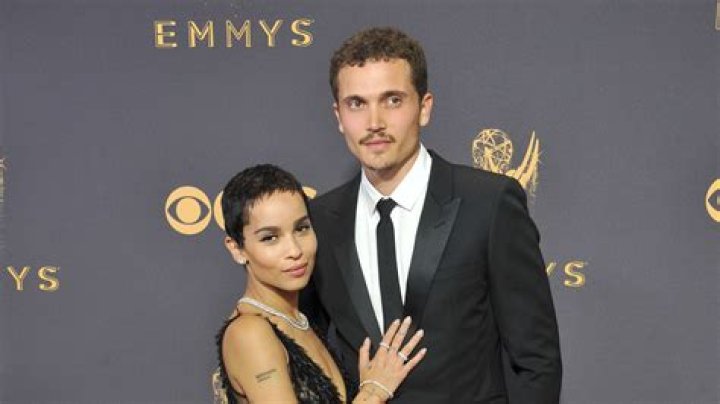 Who is Karl Glusman Dating Now