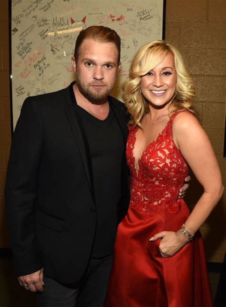 Who is Kellie Pickler Dating Now?