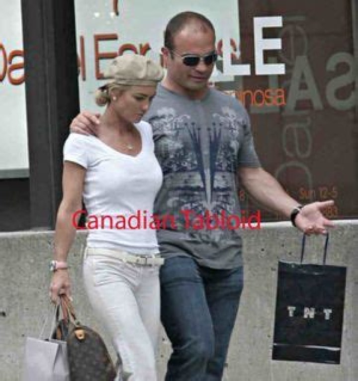 Who is Kelly Carlson Dating Now