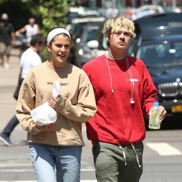 Who is Kenya Kinski-Jones Dating Now