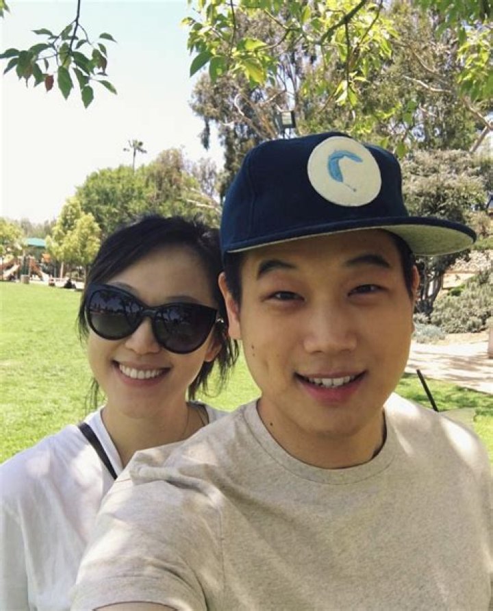 Who is Ki Hong Lee Dating Now?