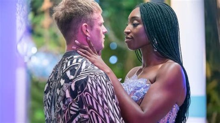 Who is Krystal Lora Dating Now?