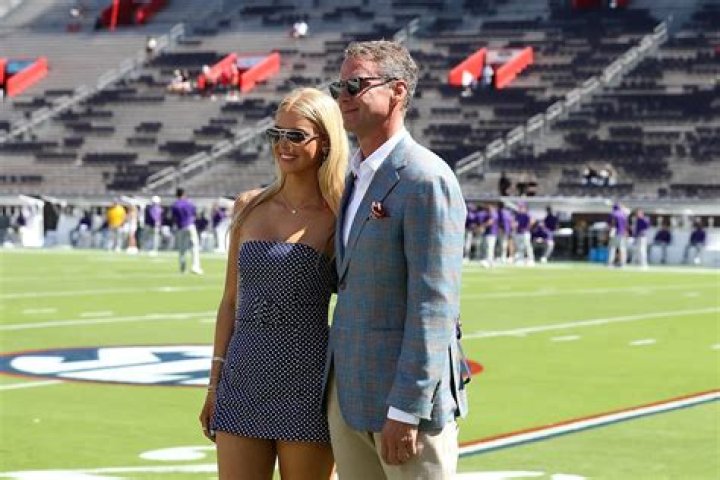 Who is Laron Landry Dating Now