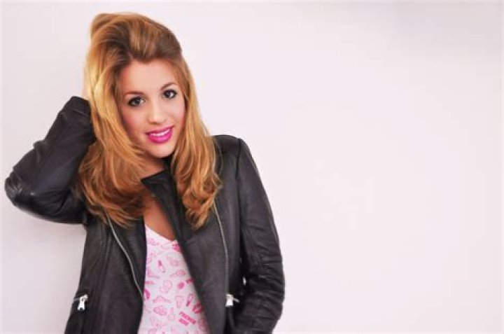 Who is Laura Esquivel Dating Now?