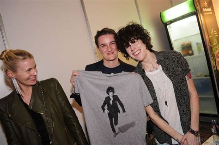 Who is Laura Pergolizzi Dating Now