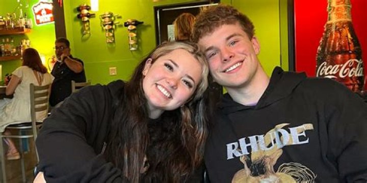 Who is Lauren Bowles Dating Now?