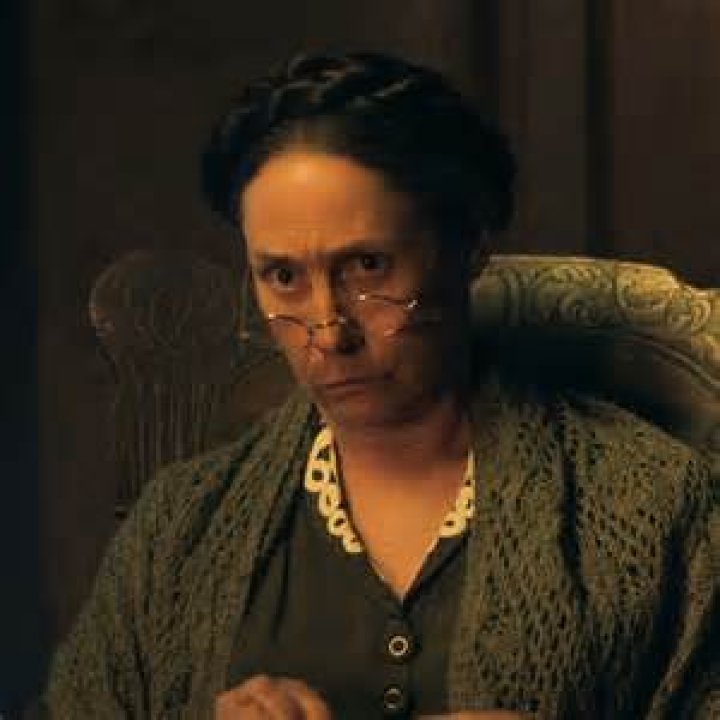 Who is Laurie Metcalf Dating Now