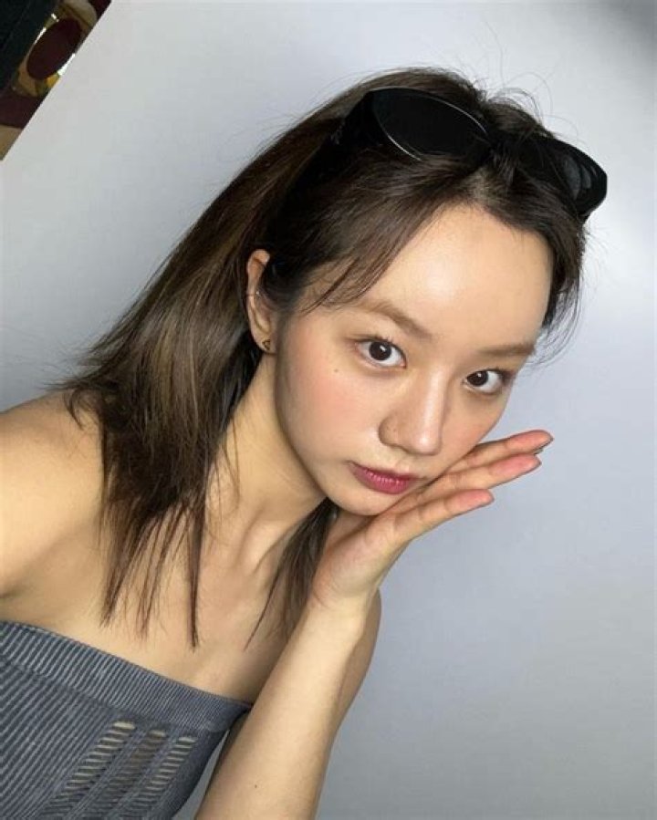 Who is Lee Hyeri Dating Now