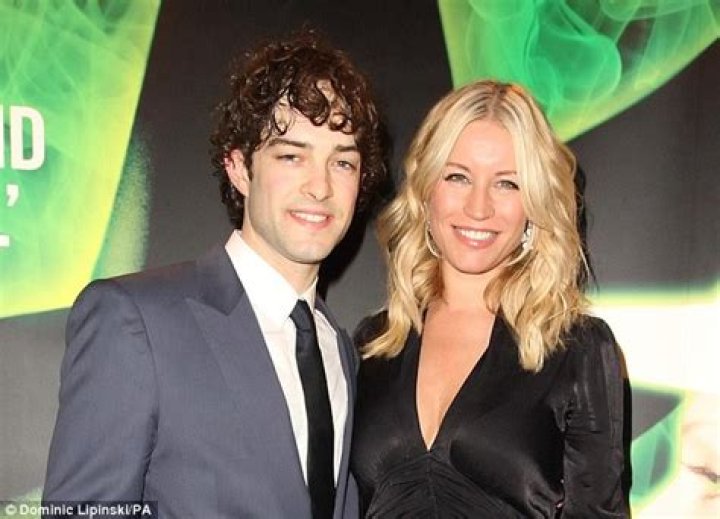 Who is Lee Mead Dating Now?