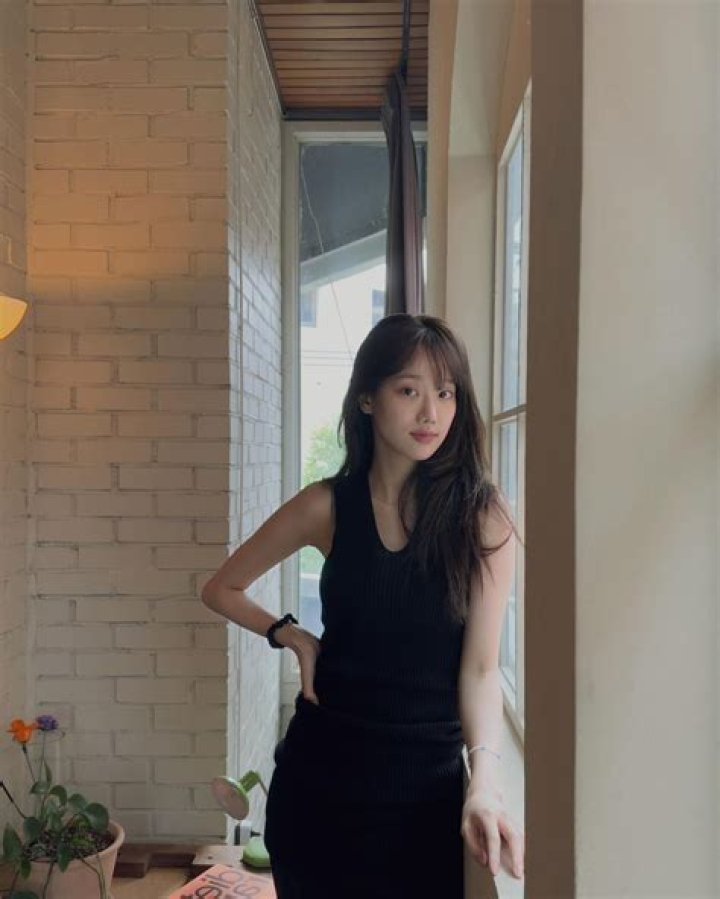 Who is Lee Naeun Dating Now?