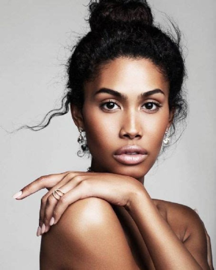 Who is Leyna Bloom Dating Now