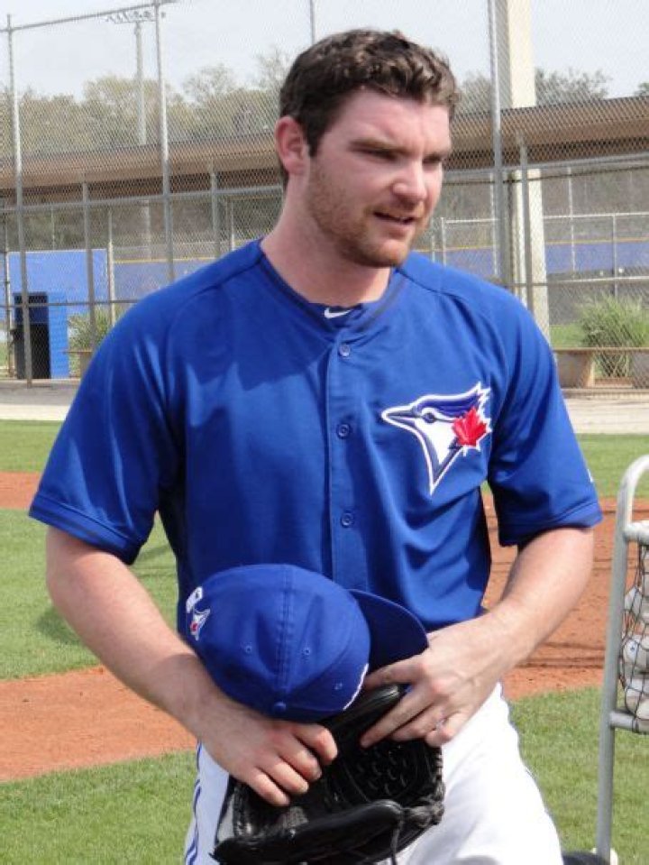 Who is Liam Hendriks Dating Now