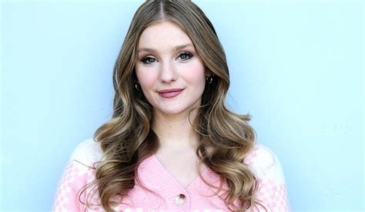 Who is Lindsay Arnold Dating Now