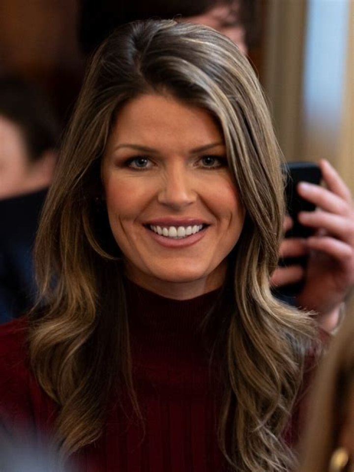 Who is Lindsey Bell Dating Now