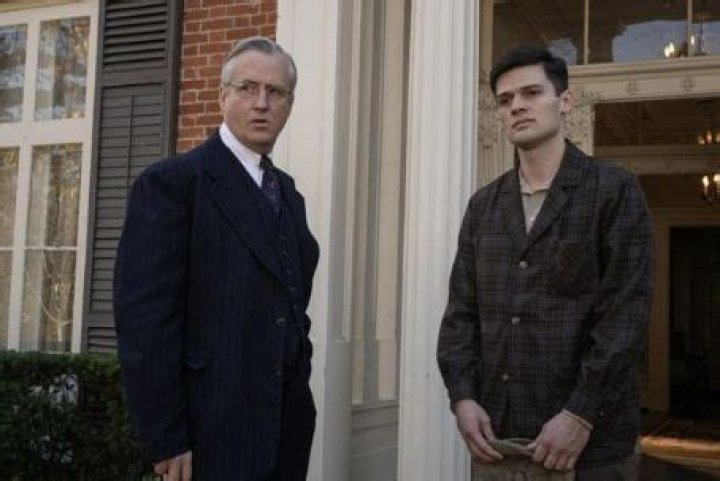 Who is Linus Roache Dating Now