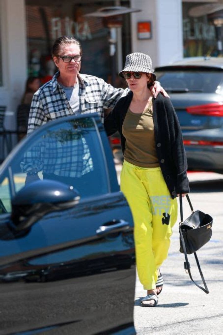 Who is Lisa Rinna Dating Now?