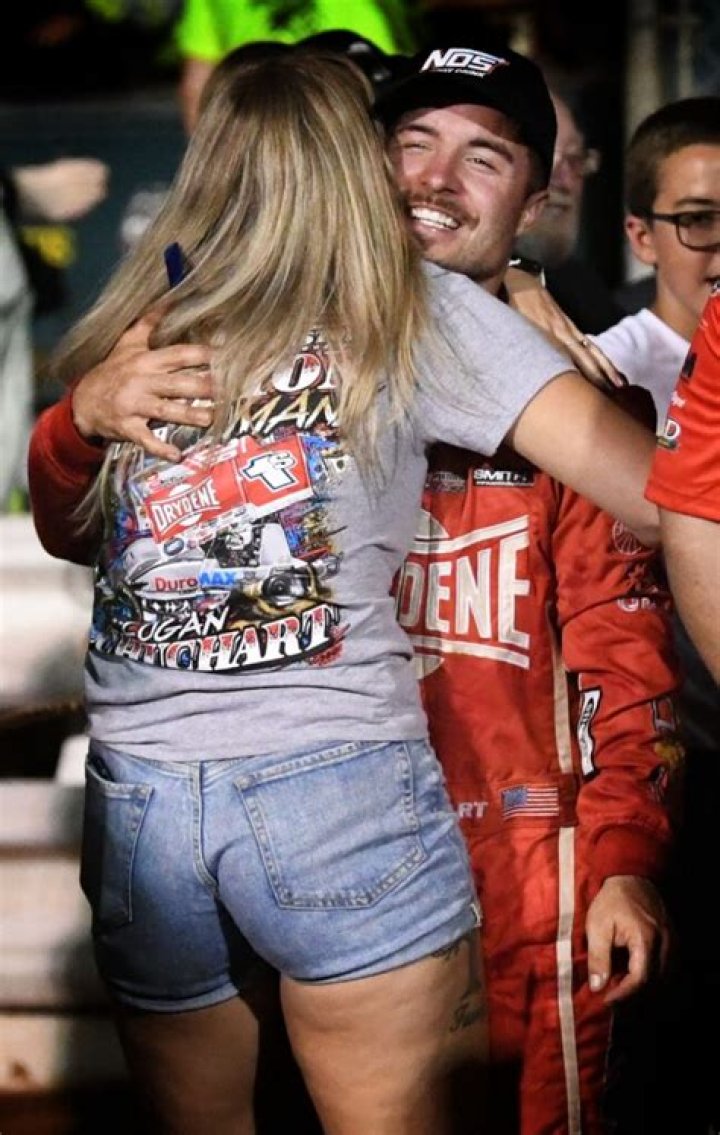 Who is Logan Grove Dating Now