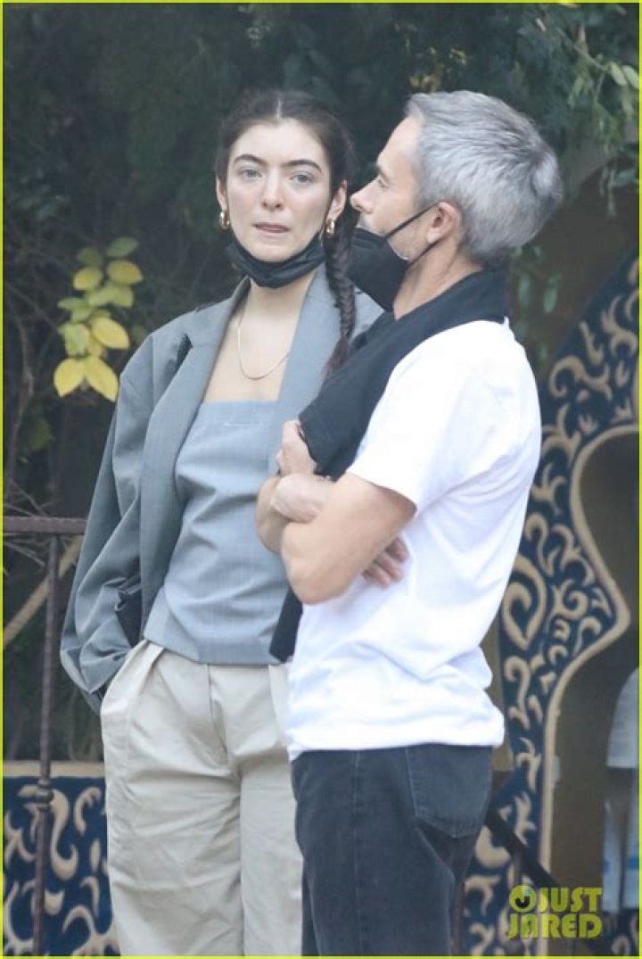 Who is Lorde Dating Now