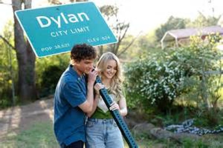 Who is Lori McKenna Dating Now