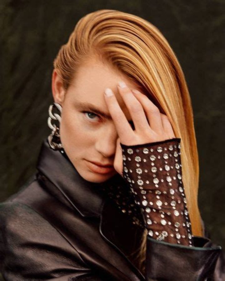 Who is Lucy Fry Dating Now?