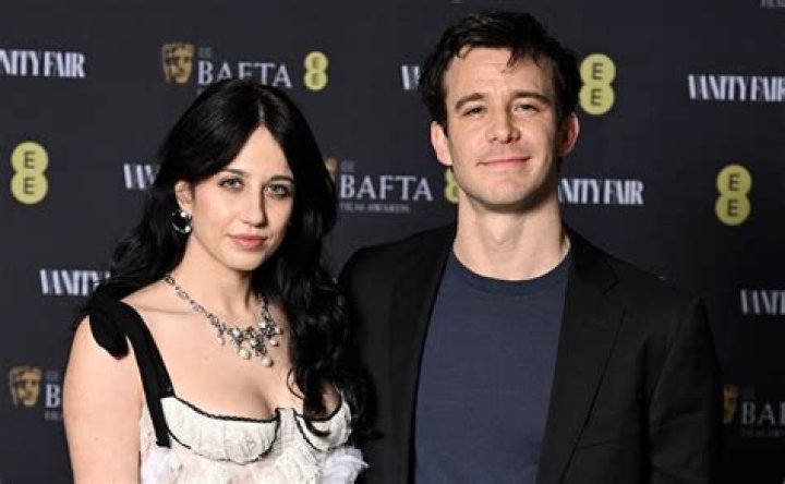 Who is Luke Thompson Dating Now