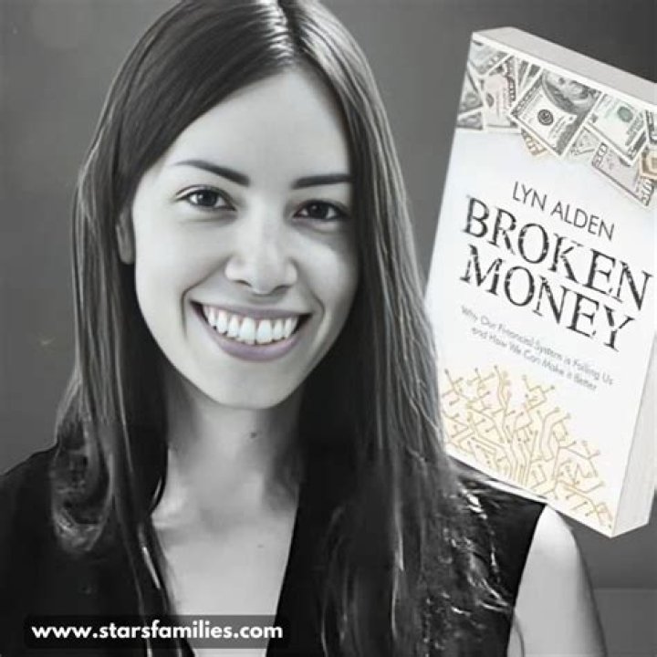 Who is Lyn-Z Dating Now?