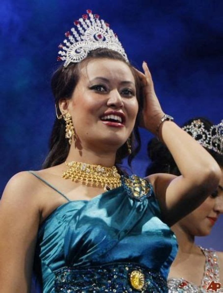 Who is Malina Joshi Dating Now?