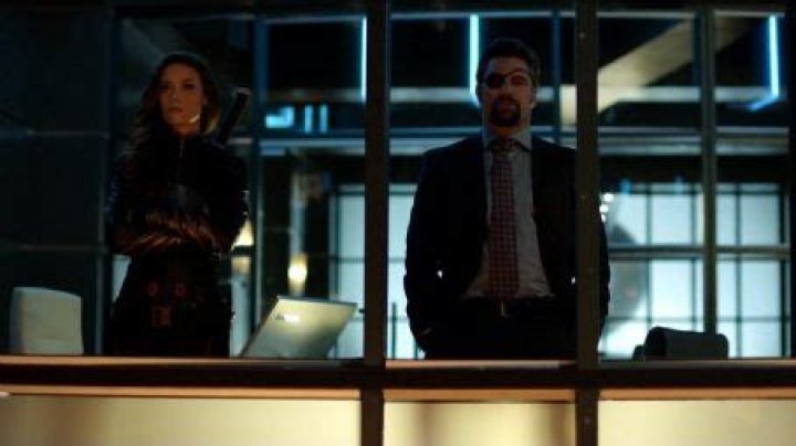 Who is Manu Bennett Dating Now?