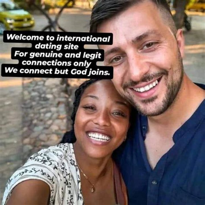 Who is MeeZoid Dating Now?