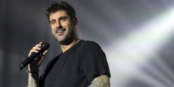 Who is Melendi Dating Now