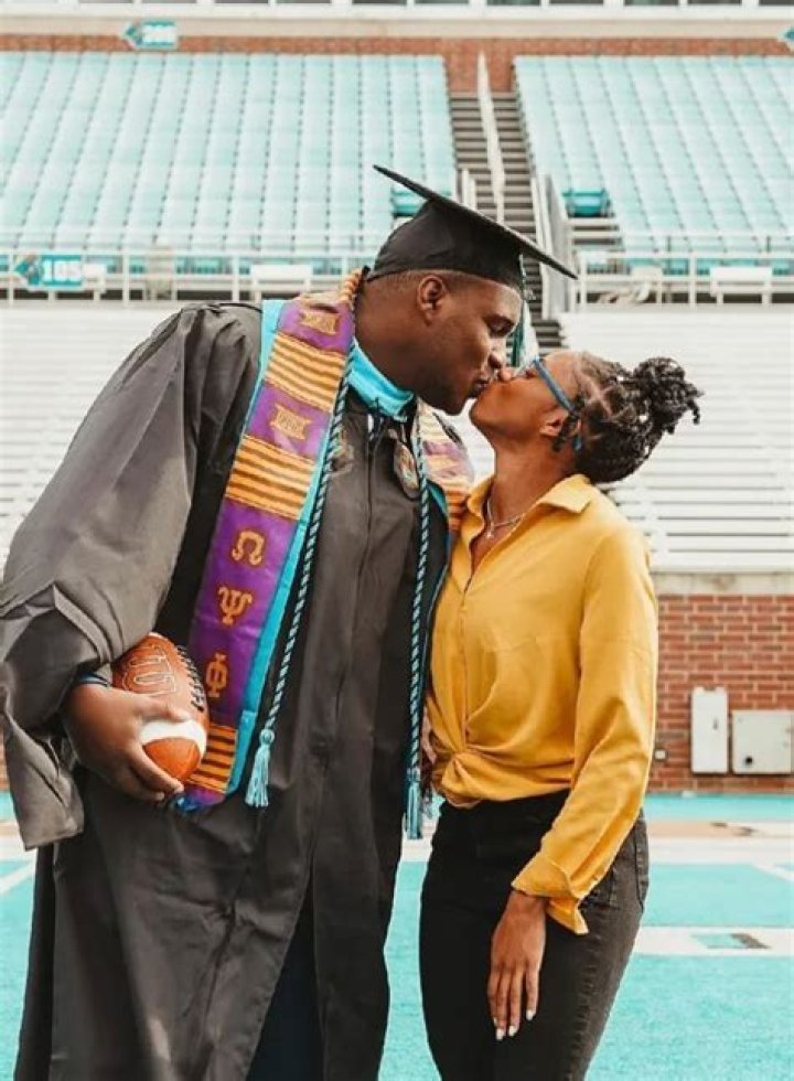 Who is Melissa Hayes Dating Now?