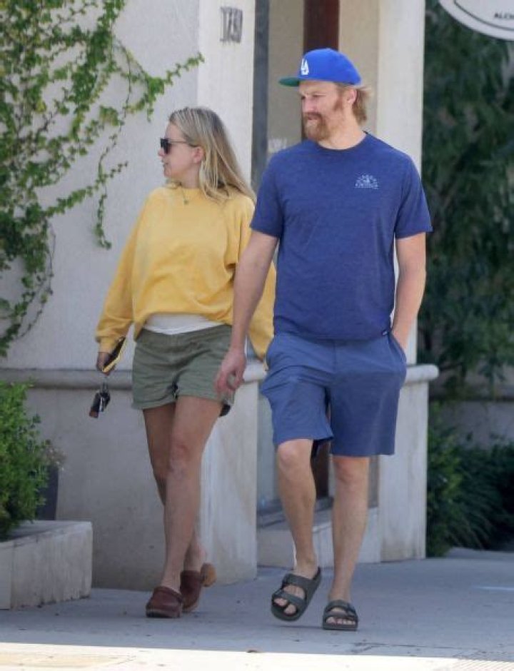 Who is Meredith Hagner Dating Now