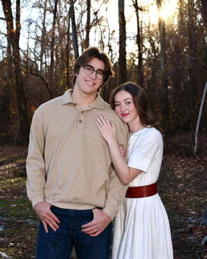 Who is Merritt Robertson Dating Now?