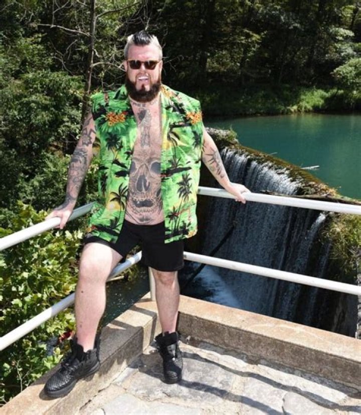 Who is Mike Busey Dating Now