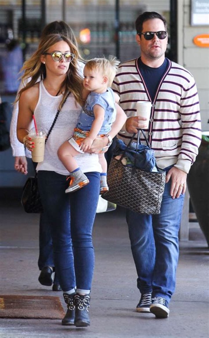 Who is Mike Comrie Dating Now?