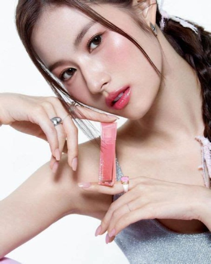 Who is Minatozaki Sana Dating Now