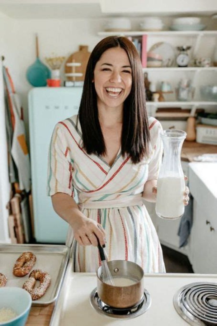 Who is Molly Yeh Dating Now?