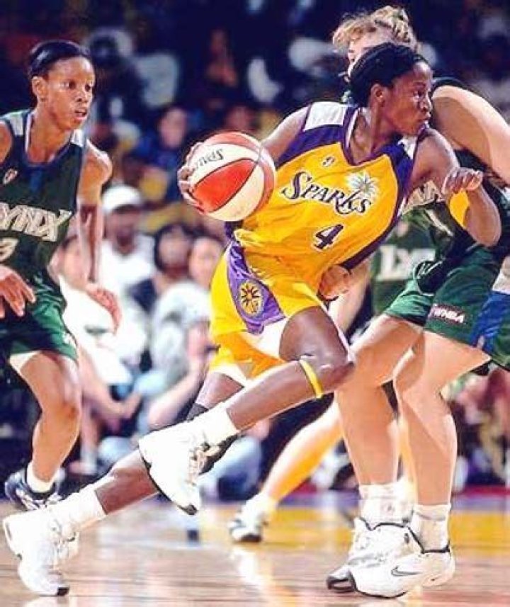 Who is Mwadi Mabika Dating Now?