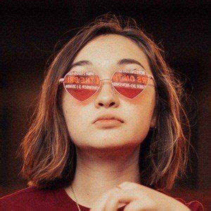 Who is Mxmtoon Dating Now