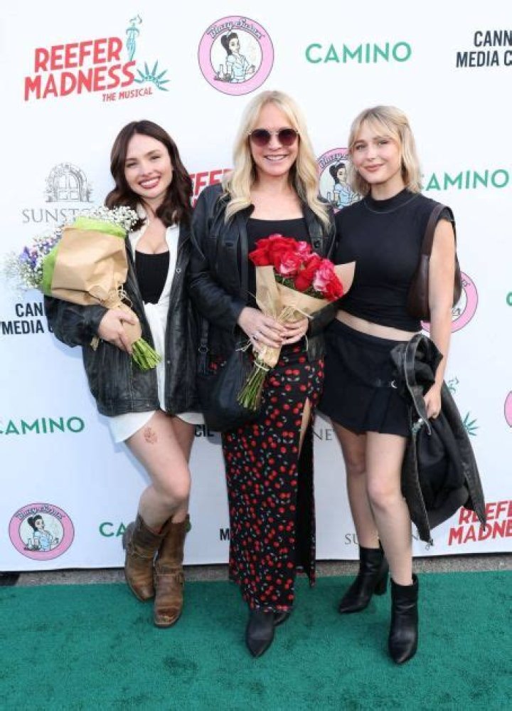 Who is Natalie Alyn Lind Dating Now