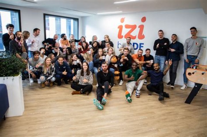 Who is Naz Izi Dating Now?