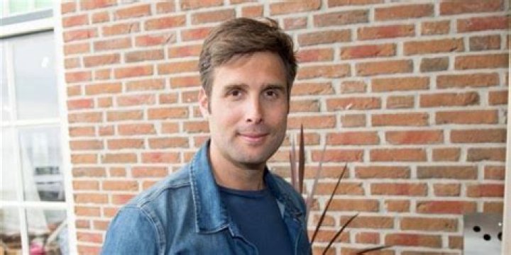 Who is Nick Schilder Dating Now?