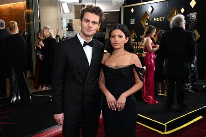 Who is Noah Brown Dating Now