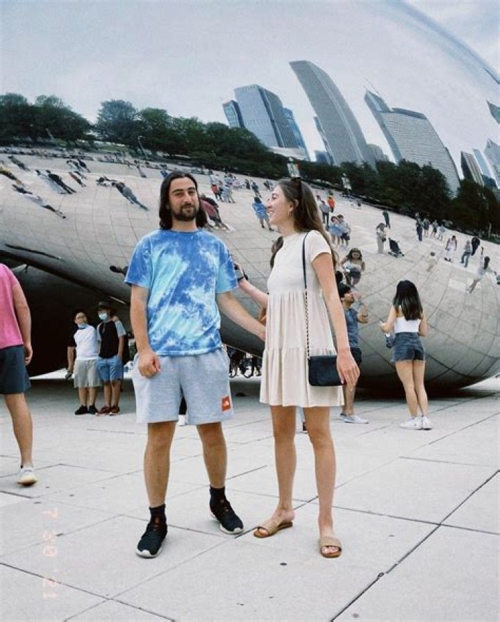 Who is Noah Kahan Dating Now